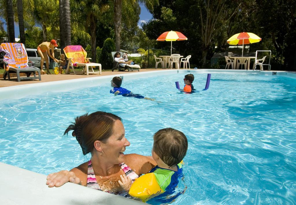 Acclaim Kingsway Tourist Park Hotel Madeley Kültér fotó