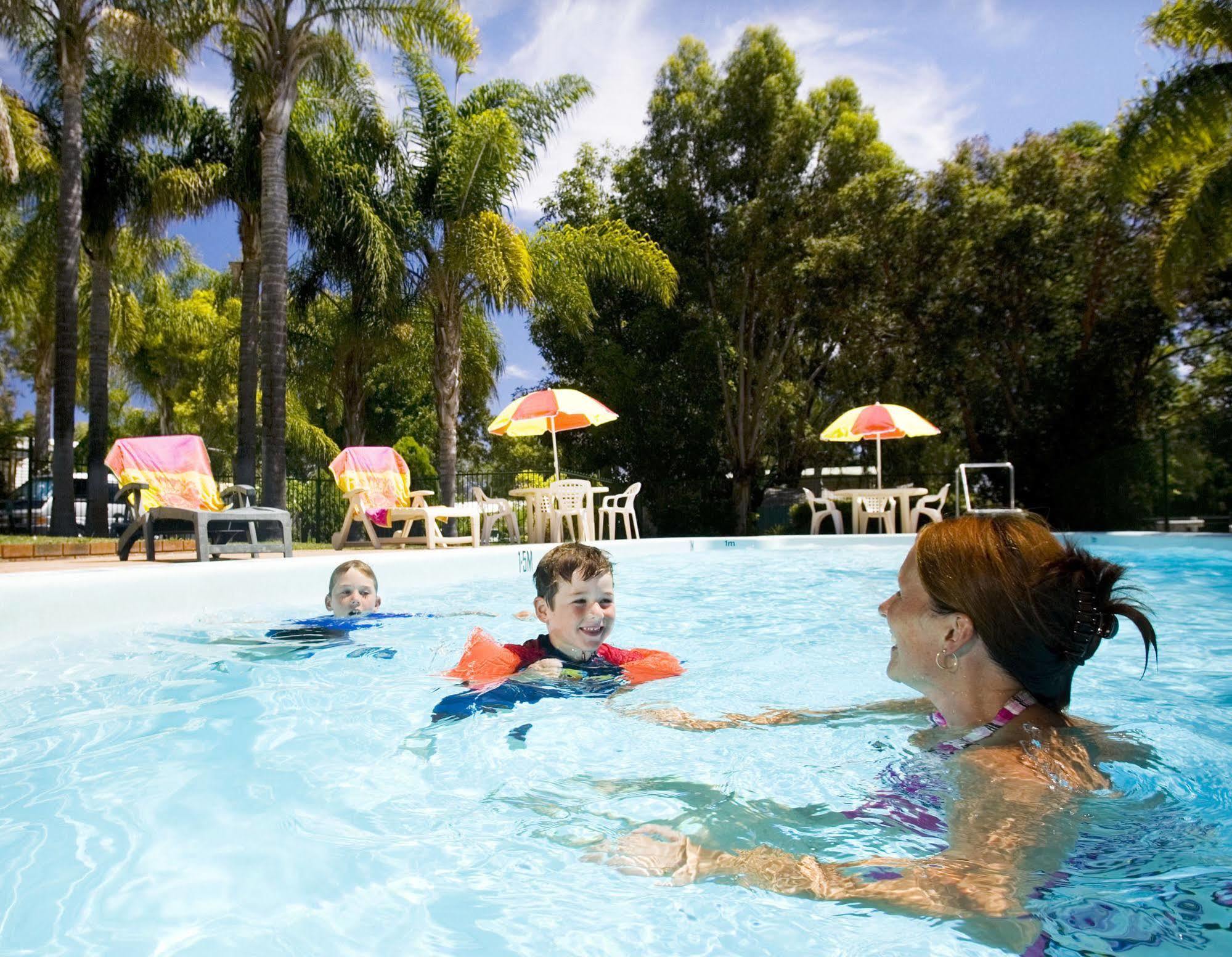 Acclaim Kingsway Tourist Park Hotel Madeley Kültér fotó